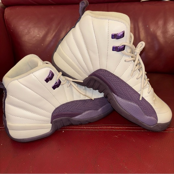 Pro-Purple Size 7Y Air Jordan Retro 12s - Picture 4 of 5